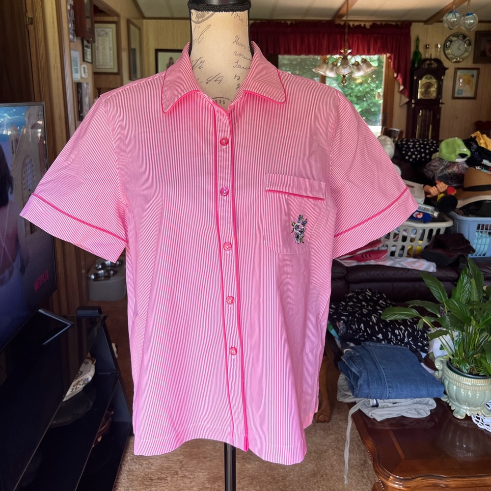 Koret pink and white striped button-down short-sleeved sleep shirt.